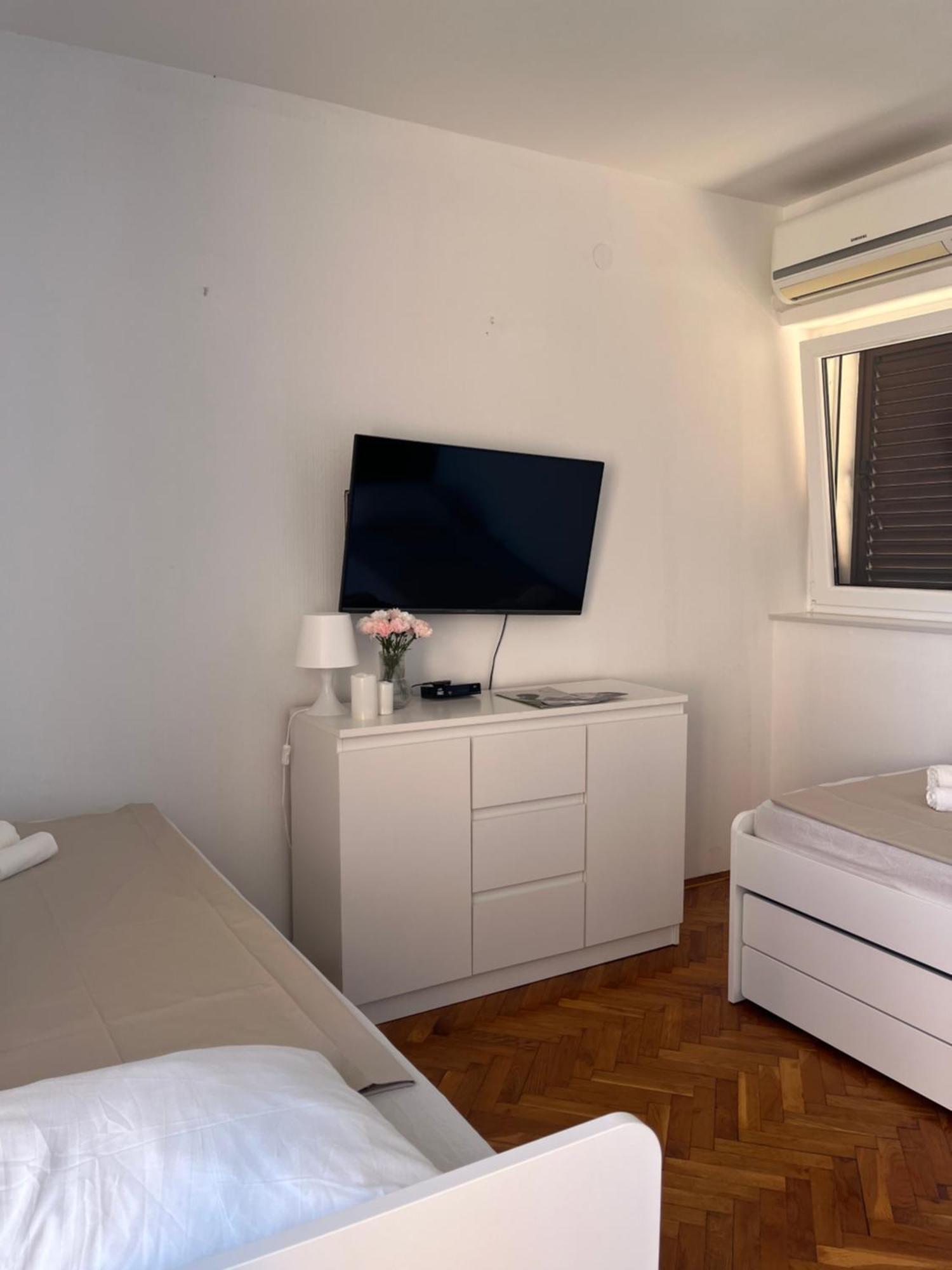 Falcon Apartment *